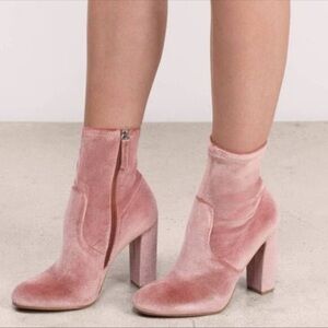 Boots Chic Pink Velvet Heeled Bootie side zip size 9 1/2